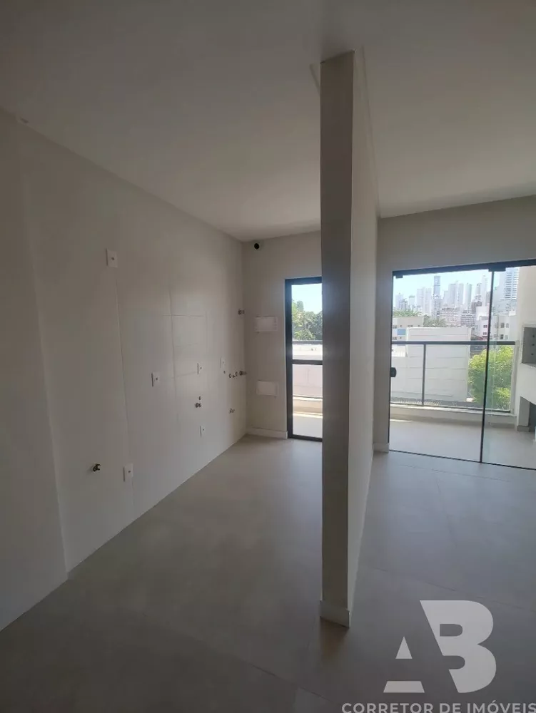 Apartamento à venda com 2 quartos, 64m² - Foto 3