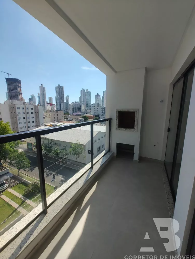 Apartamento à venda com 2 quartos, 64m² - Foto 4