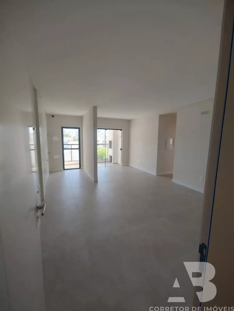 Apartamento à venda com 2 quartos, 64m² - Foto 2