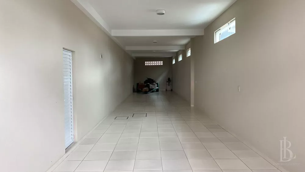 Casa à venda com 3 quartos, 684m² - Foto 2