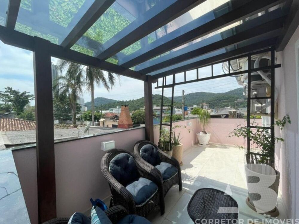 Casa à venda com 2 quartos, 170m² - Foto 2
