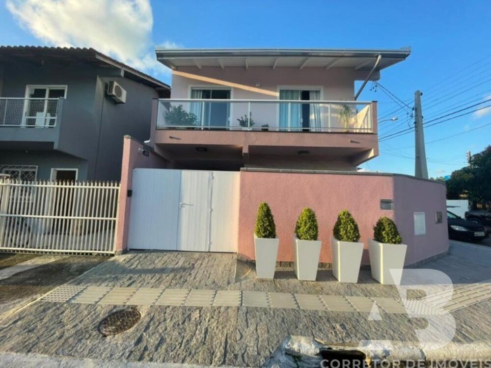 Casa à venda com 2 quartos, 170m² - Foto 1