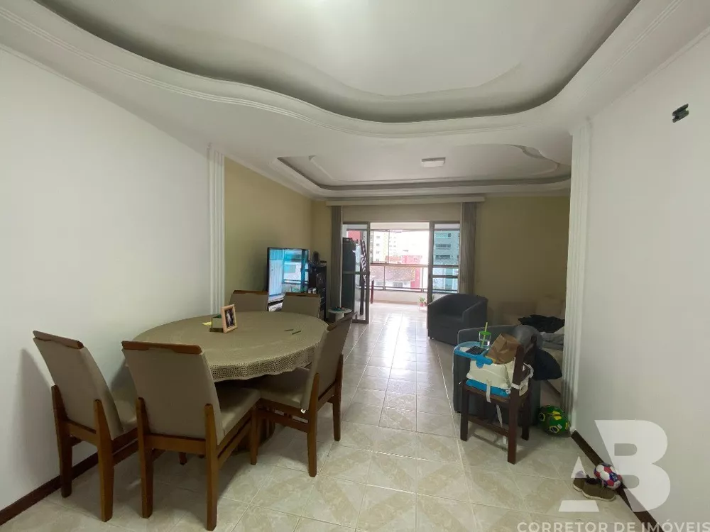 Apartamento à venda com 3 quartos, 178m² - Foto 2