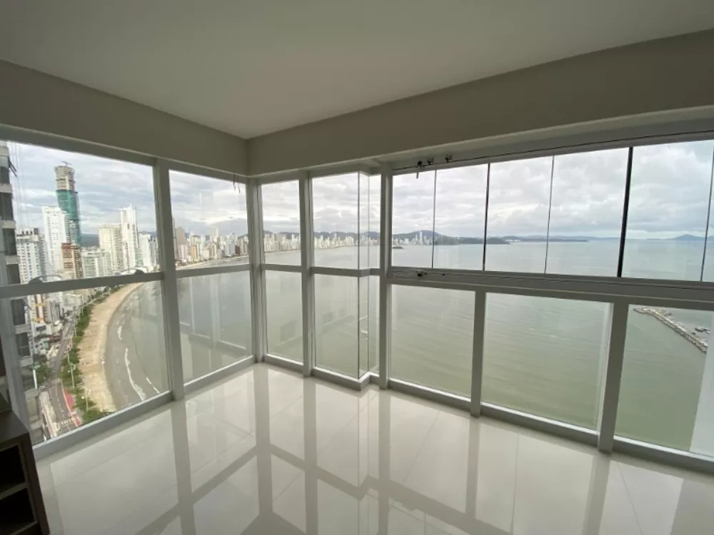 Apartamento à venda com 4 quartos, 237m² - Foto 1