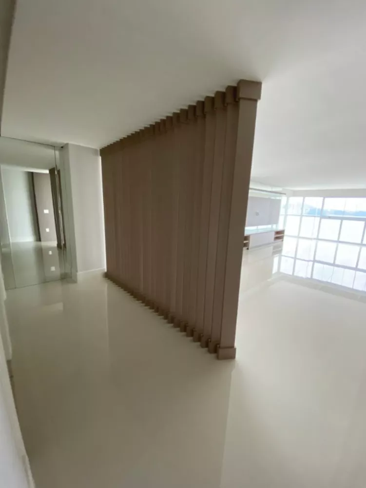 Apartamento à venda com 4 quartos, 237m² - Foto 3