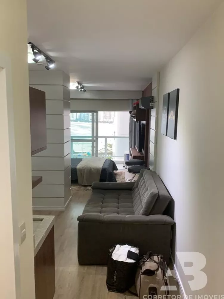 Apartamento à venda com 1 quarto, 32m² - Foto 2