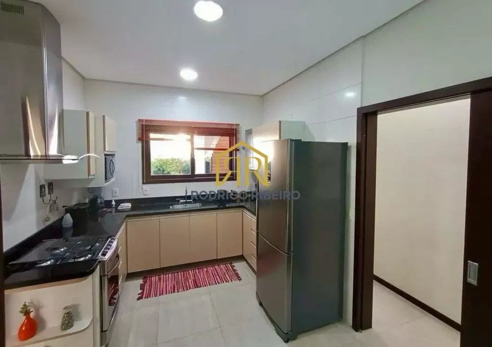 Casa à venda com 4 quartos, 220m² - Foto 13