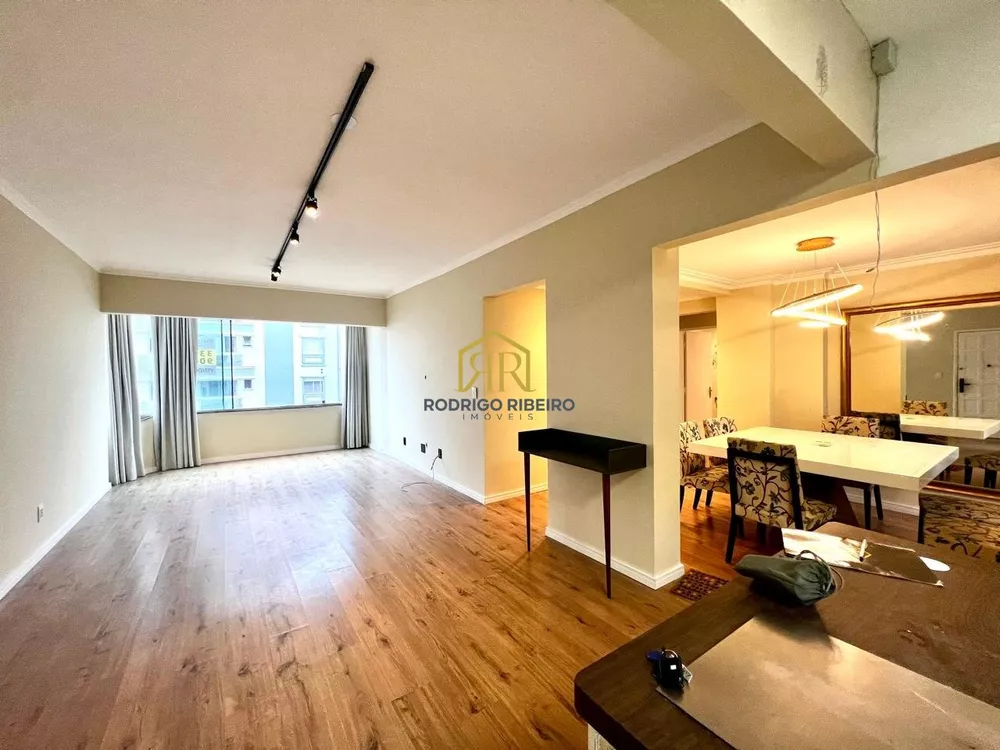 Apartamento à venda com 3 quartos, 117m² - Foto 1