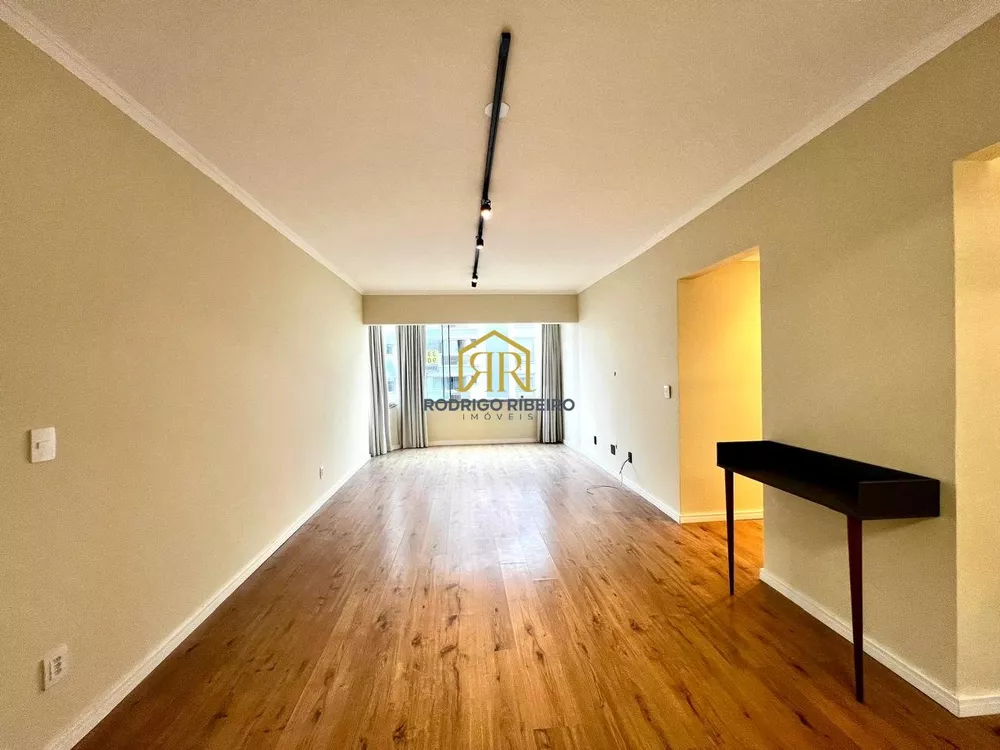 Apartamento à venda com 3 quartos, 117m² - Foto 3