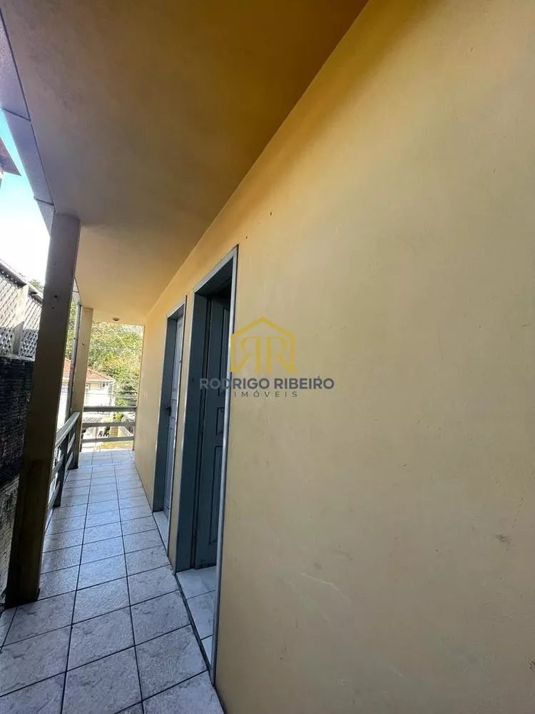 Casa à venda com 6 quartos, 200m² - Foto 6