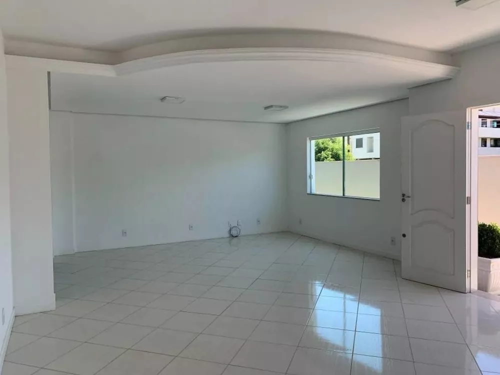 Casa à venda com 9 quartos, 225m² - Foto 4