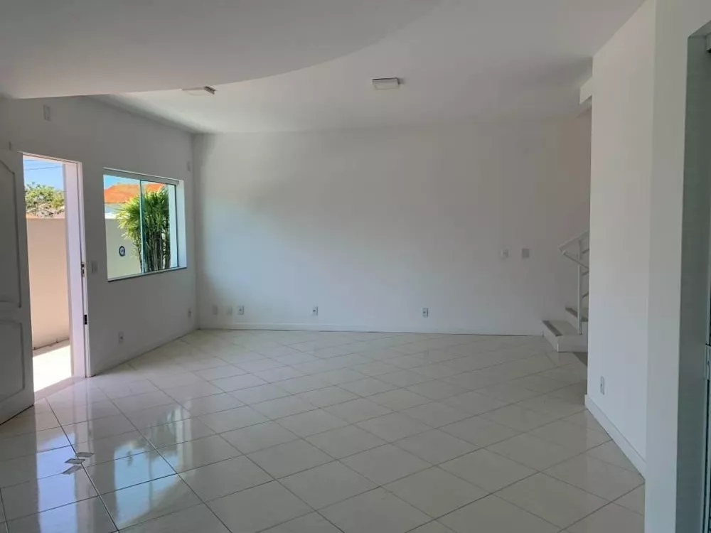 Casa à venda com 9 quartos, 225m² - Foto 2