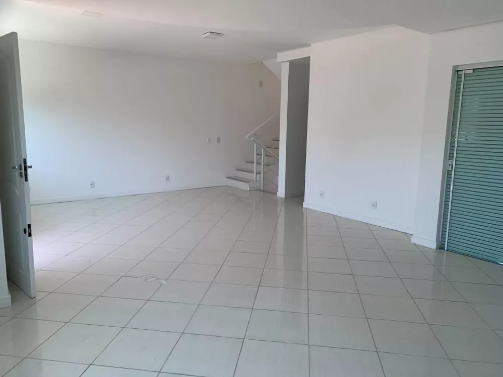 Casa à venda com 9 quartos, 225m² - Foto 3