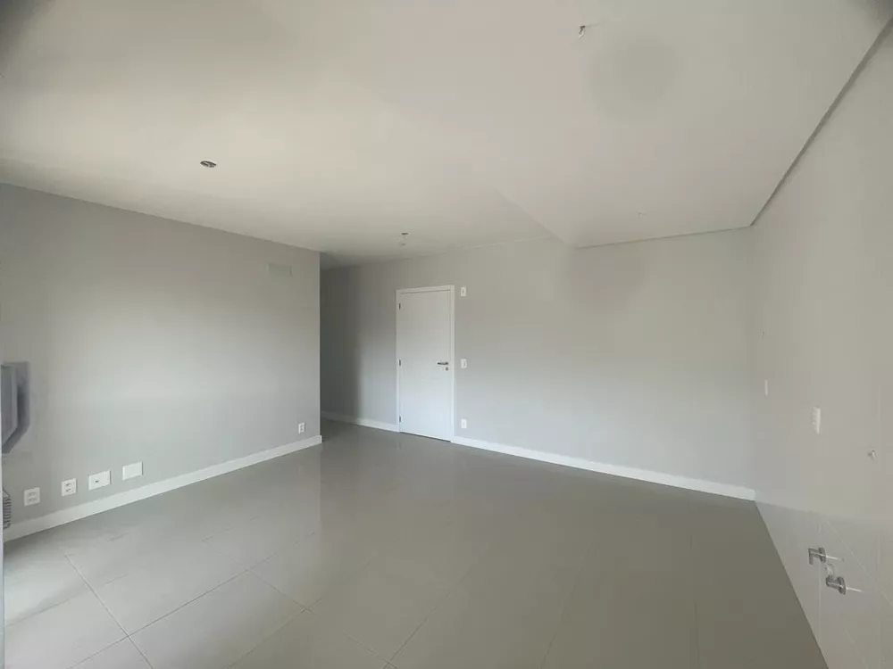 Apartamento à venda com 2 quartos, 75m² - Foto 4