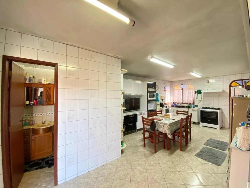 Casa à venda com 4 quartos, 200m² - Foto 3