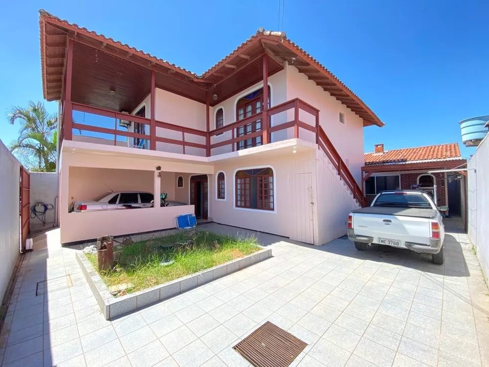 Casa à venda com 4 quartos, 200m² - Foto 1