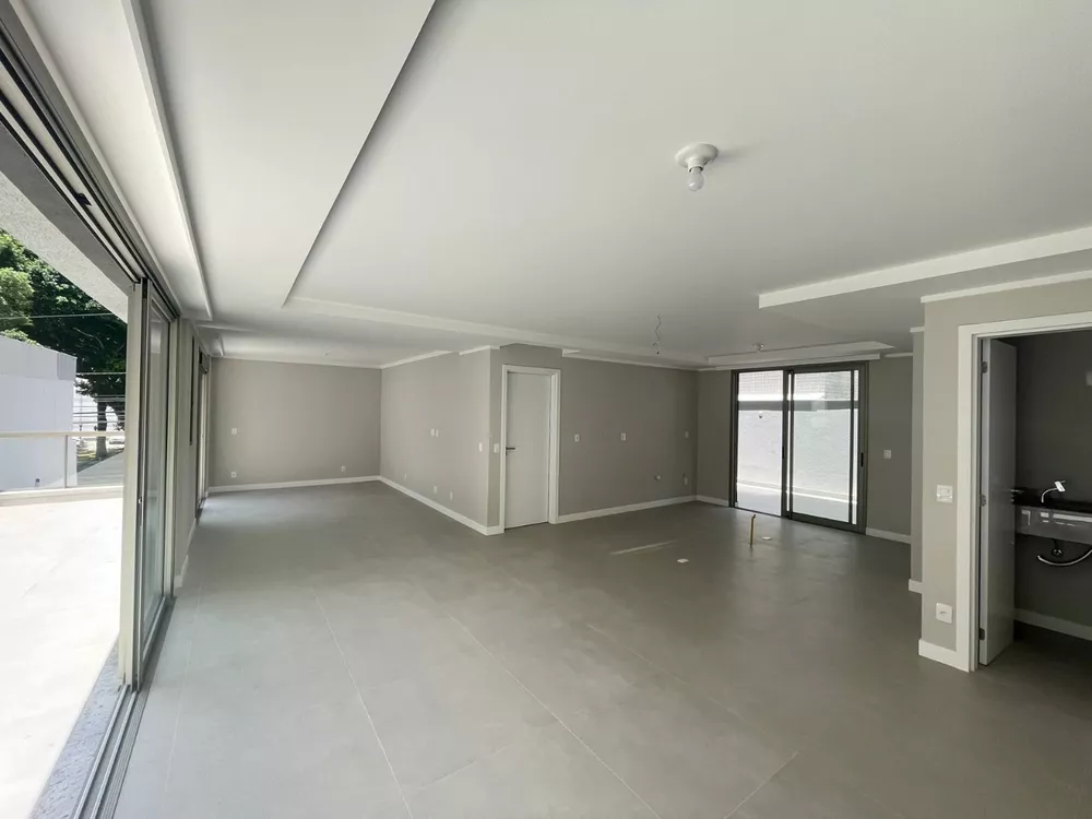 Apartamento à venda com 2 quartos, 150m² - Foto 2