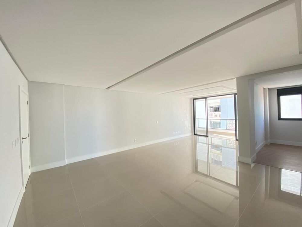 Apartamento à venda com 3 quartos, 112m² - Foto 2