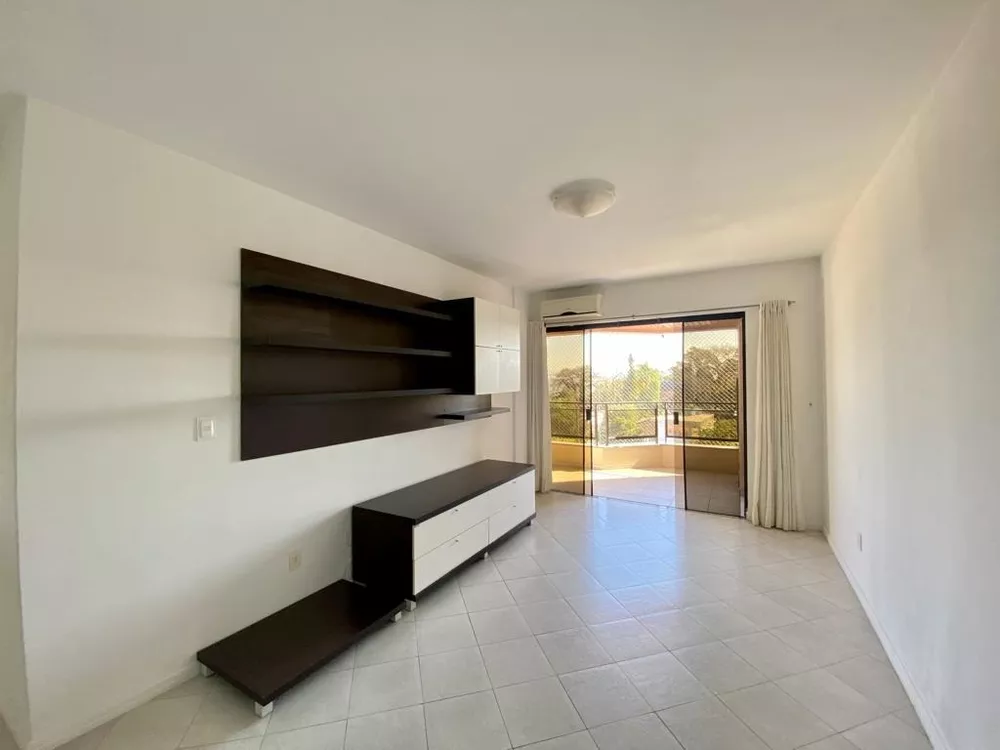 Apartamento à venda com 4 quartos, 161m² - Foto 2