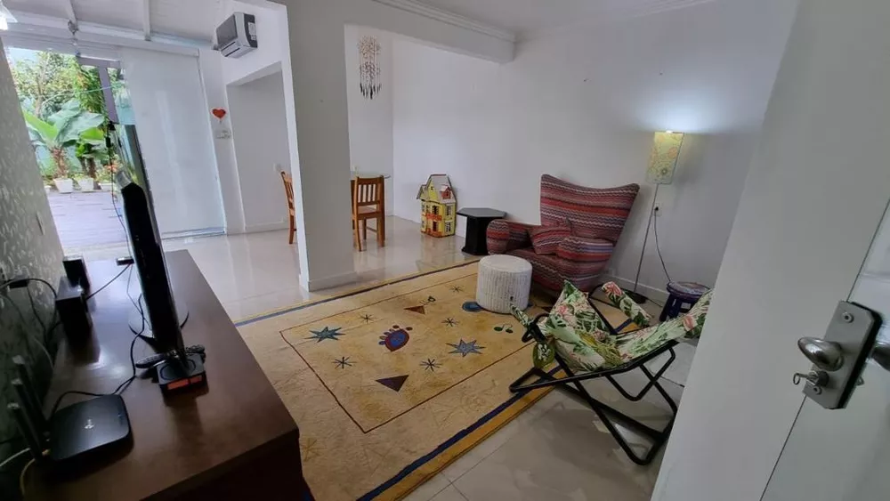 Casa à venda com 5 quartos, 255m² - Foto 2