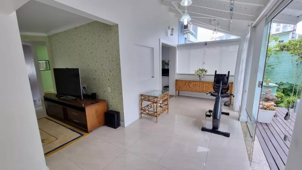 Casa à venda com 5 quartos, 255m² - Foto 4