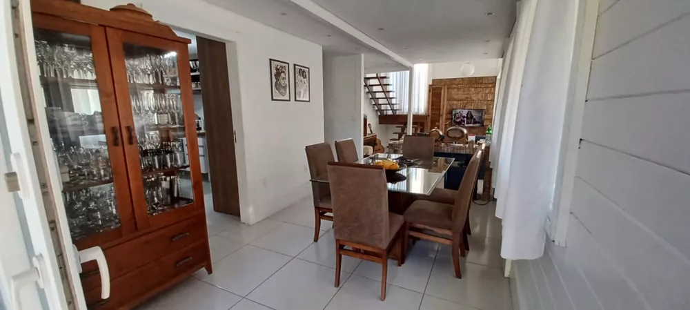 Casa de Condomínio à venda com 3 quartos, 240m² - Foto 2