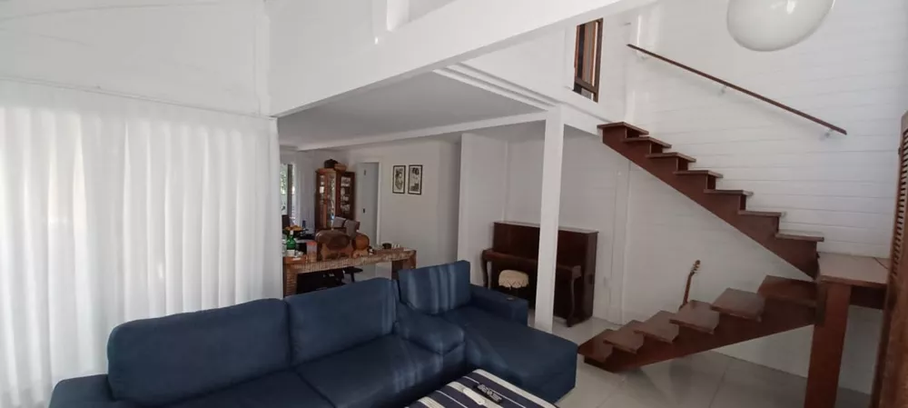 Casa de Condomínio à venda com 3 quartos, 240m² - Foto 4