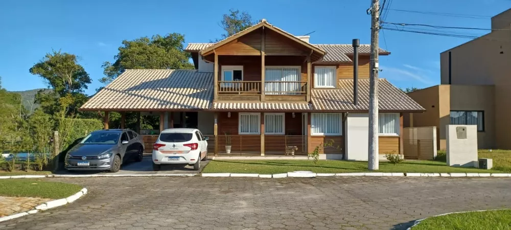 Casa de Condomínio à venda com 3 quartos, 240m² - Foto 1