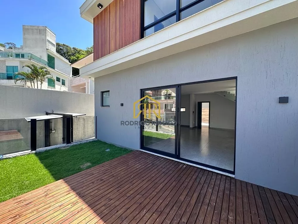 Casa à venda com 3 quartos, 235m² - Foto 9