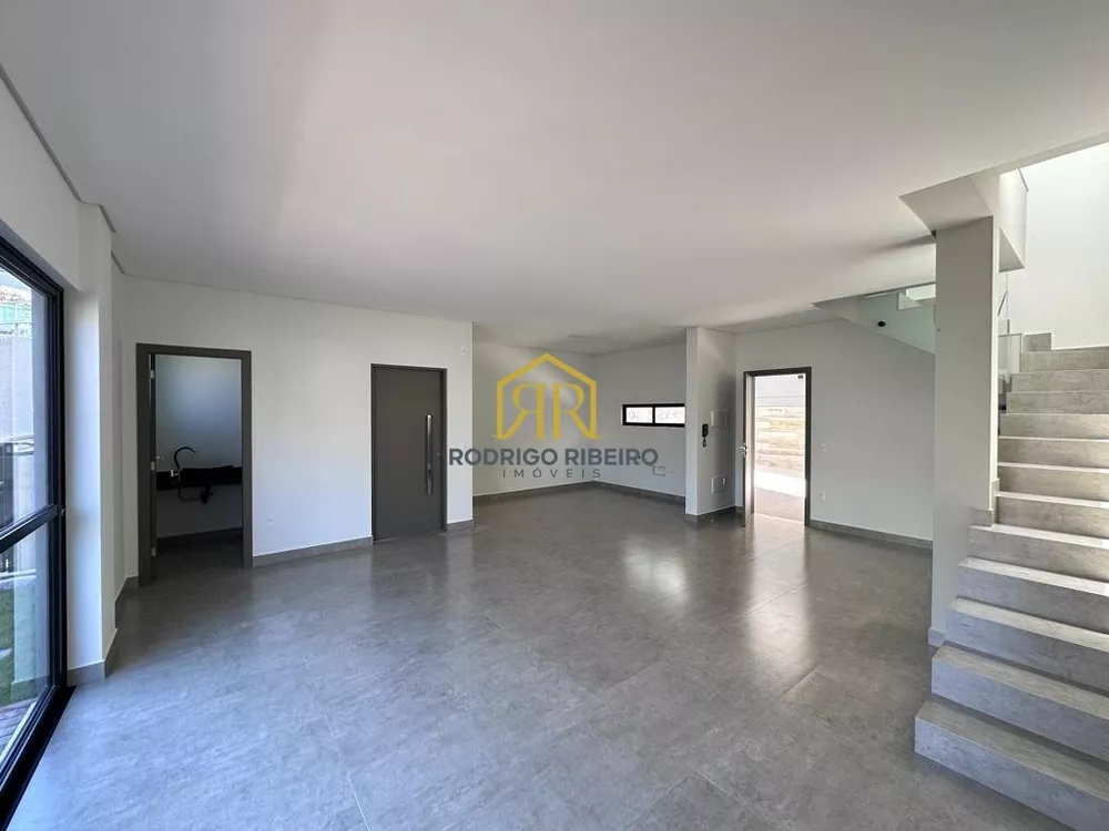 Casa à venda com 3 quartos, 235m² - Foto 4