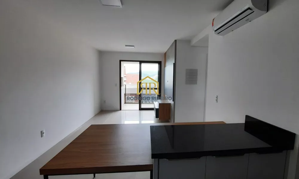 Apartamento à venda com 2 quartos, 63m² - Foto 2