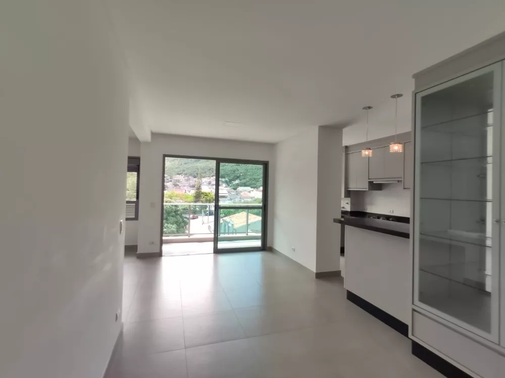 Apartamento à venda com 2 quartos, 82m² - Foto 2