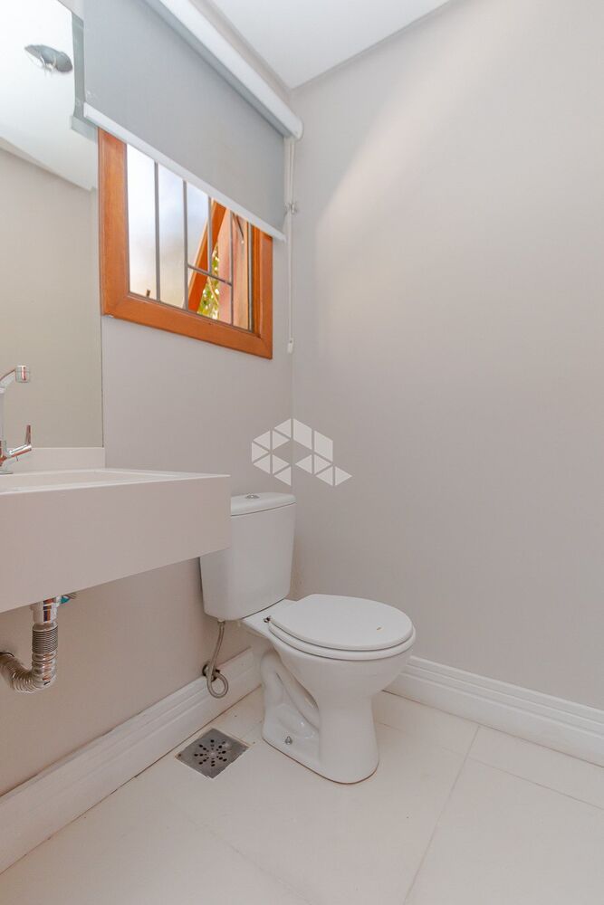 Casa de Condomínio à venda com 4 quartos, 230m² - Foto 2