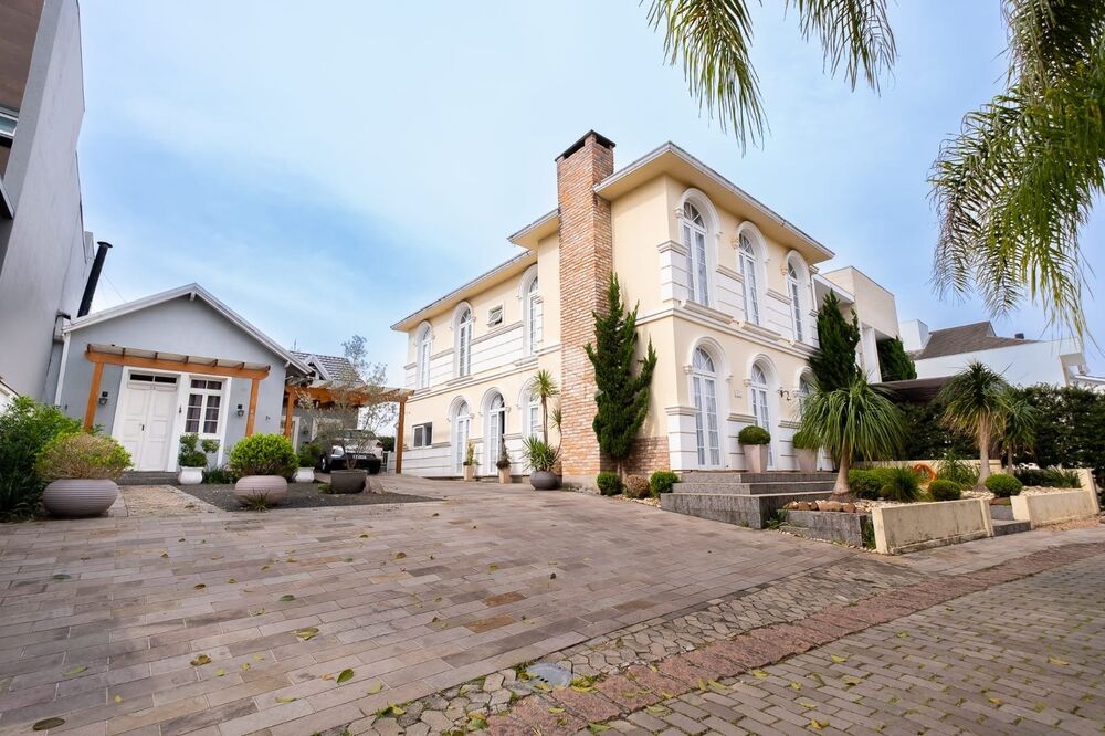 Casa de Condomínio à venda com 4 quartos, 231m² - Foto 2