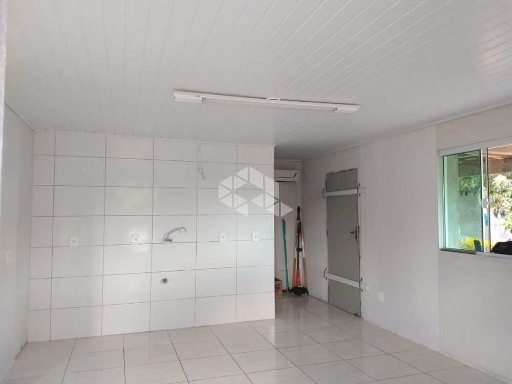 Casa à venda com 3 quartos, 83m² - Foto 2