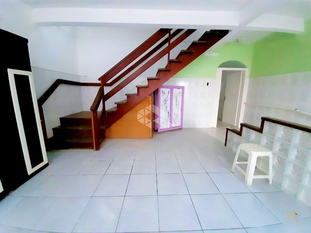 Casa à venda com 6 quartos, 189m² - Foto 3