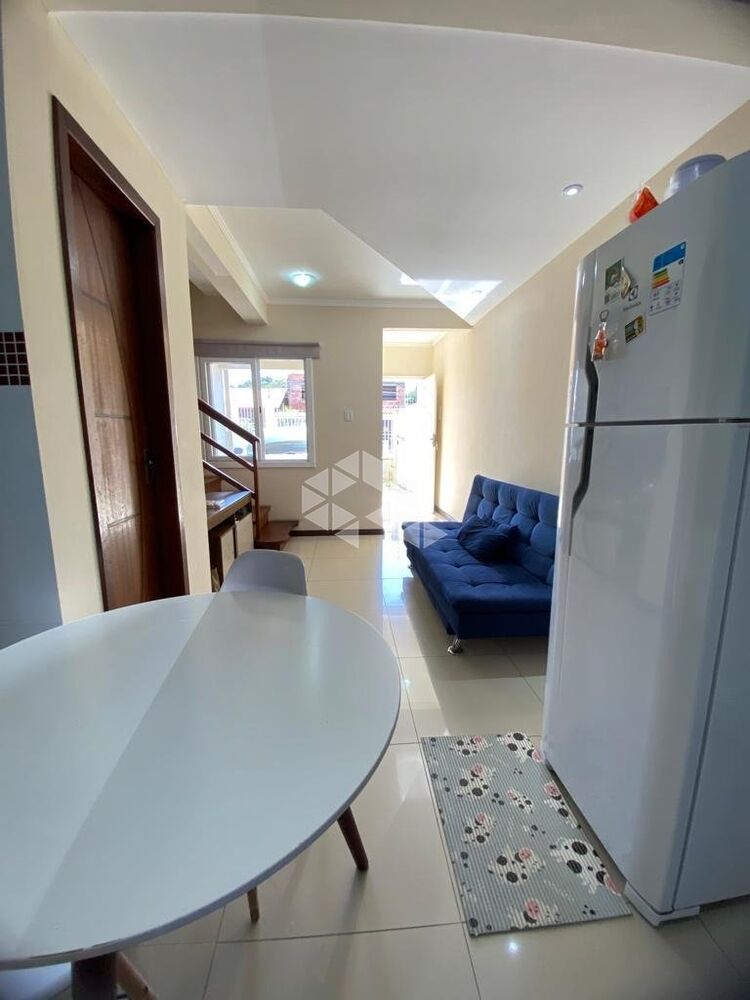 Casa à venda com 2 quartos, 65m² - Foto 3