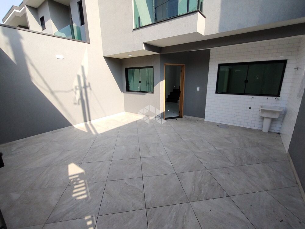 Casa à venda com 2 quartos, 68m² - Foto 1