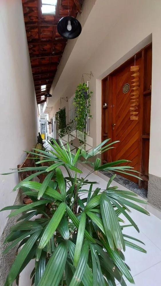 Casa à venda com 2 quartos, 50m² - Foto 2