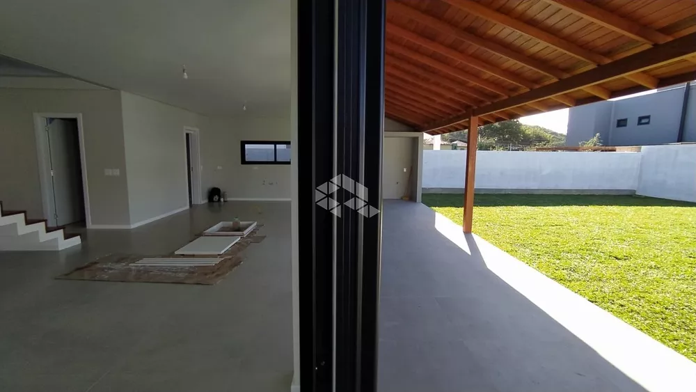 Casa à venda com 4 quartos, 230m² - Foto 3