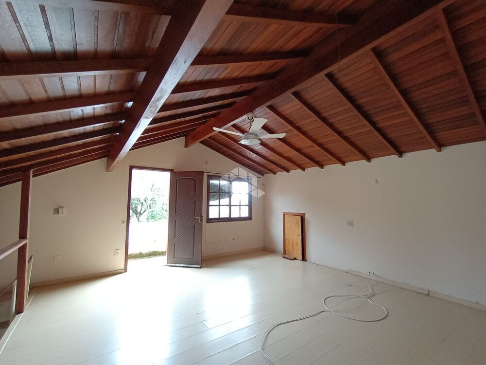 Casa à venda com 5 quartos, 300m² - Foto 1