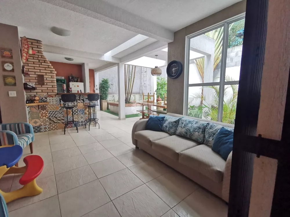 Casa à venda com 4 quartos, 300m² - Foto 1