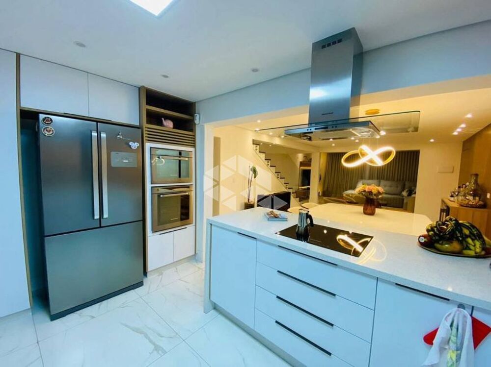 Casa à venda com 4 quartos, 256m² - Foto 2