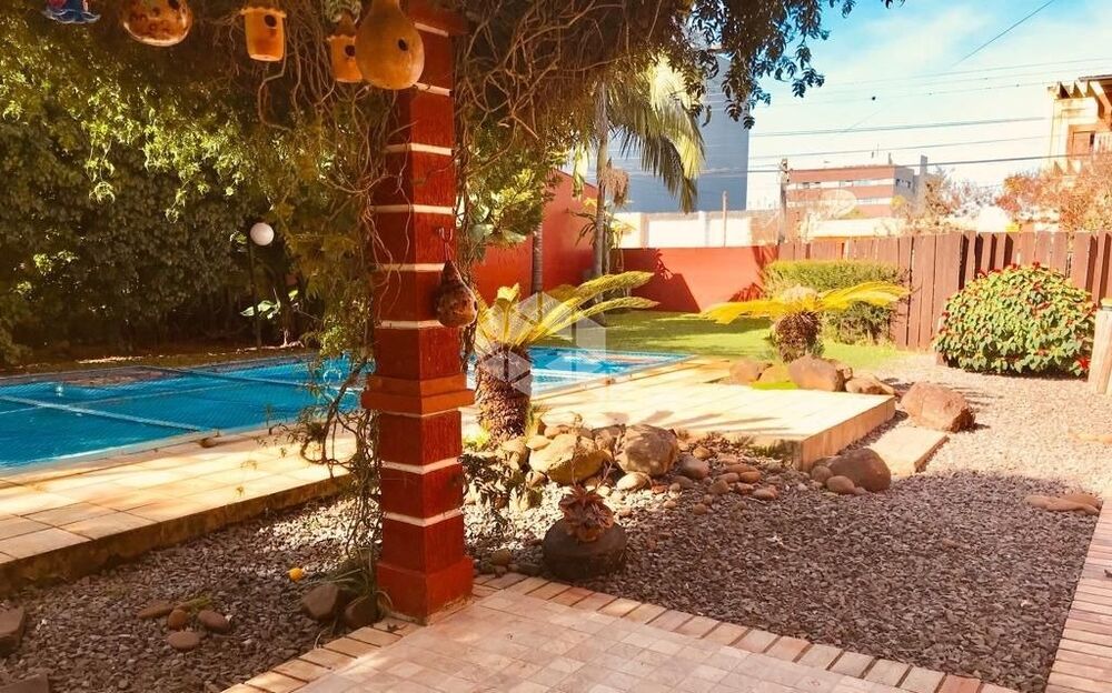 Casa à venda com 3 quartos, 300m² - Foto 4