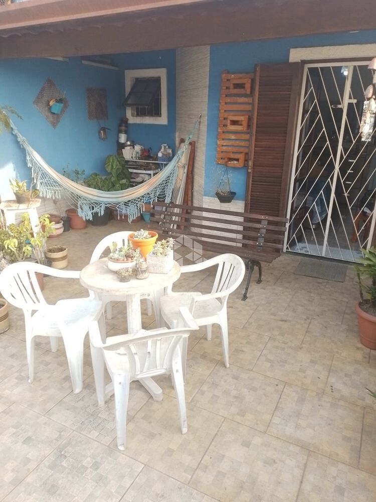 Casa à venda com 3 quartos, 80m² - Foto 4