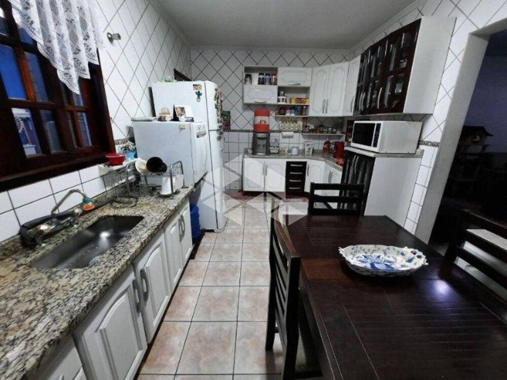 Casa à venda com 3 quartos, 80m² - Foto 1