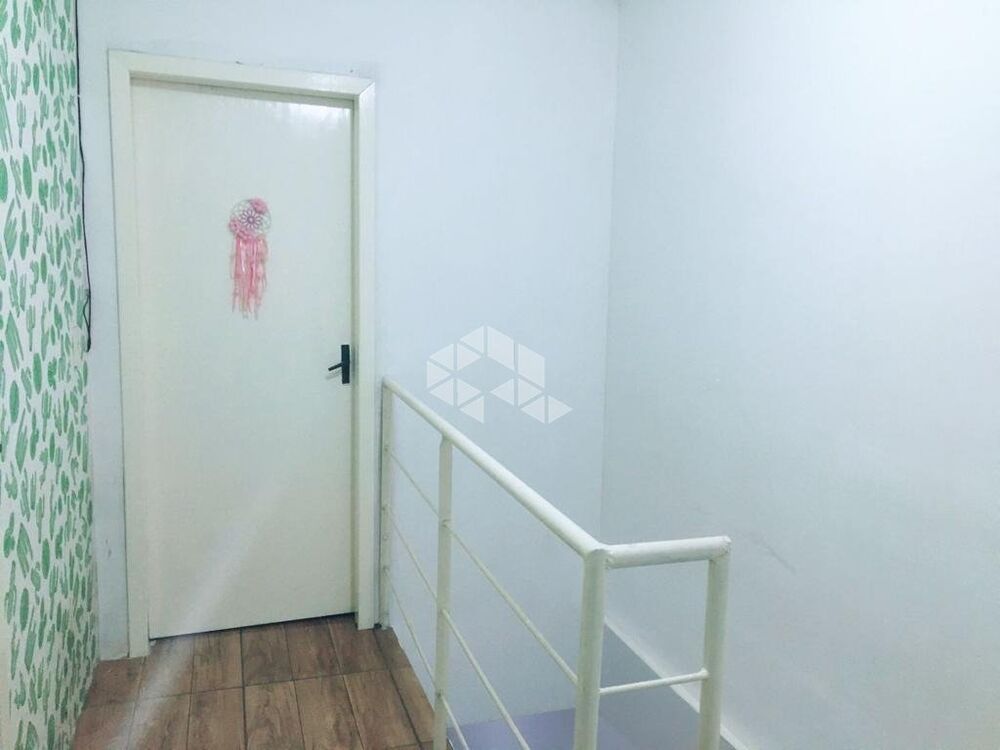 Casa à venda com 2 quartos, 63m² - Foto 2