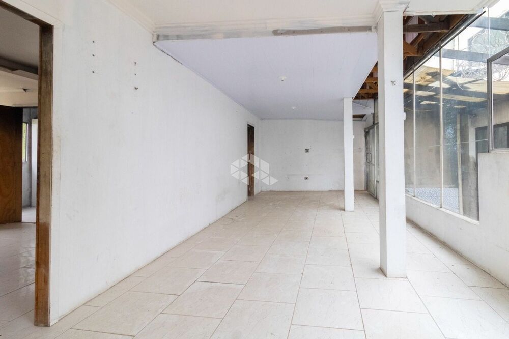 Casa à venda com 4 quartos, 310m² - Foto 2