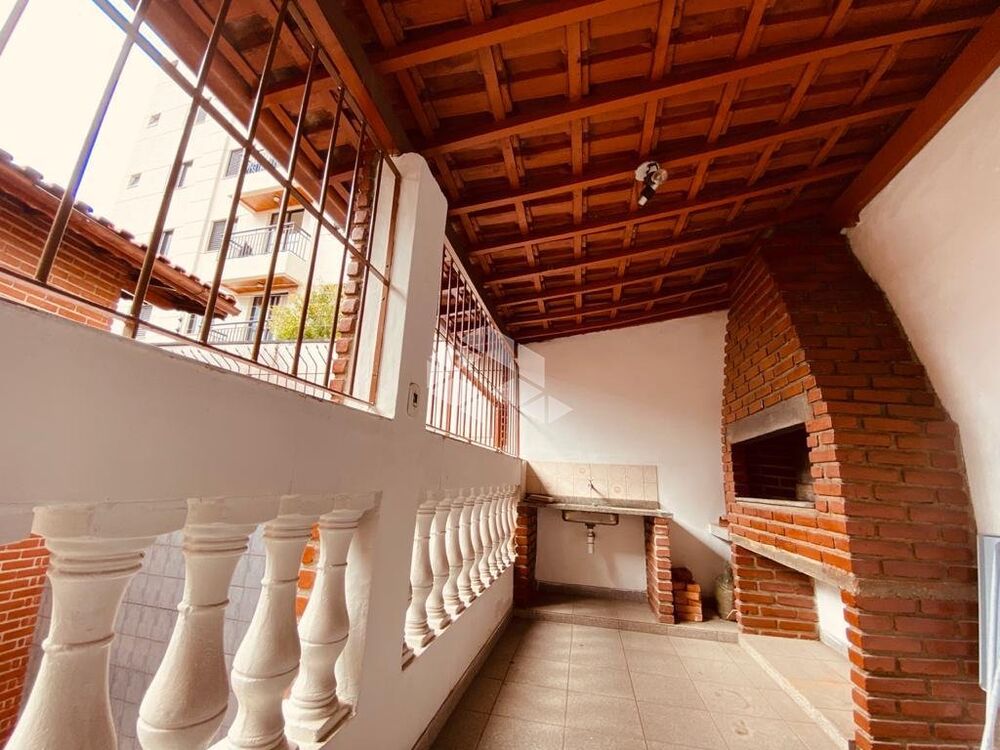 Casa à venda e aluguel com 3 quartos, 200m² - Foto 2