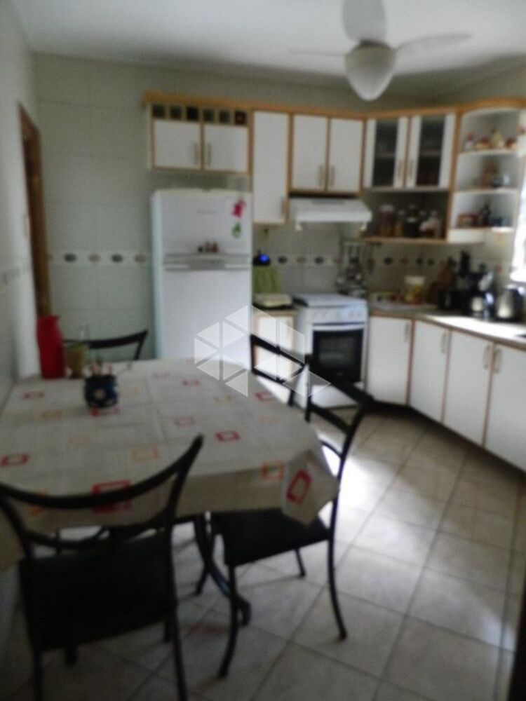 Casa à venda com 3 quartos, 200m² - Foto 2